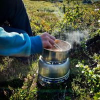 Kochen auf dem Trangia-Kocher beim Wandern